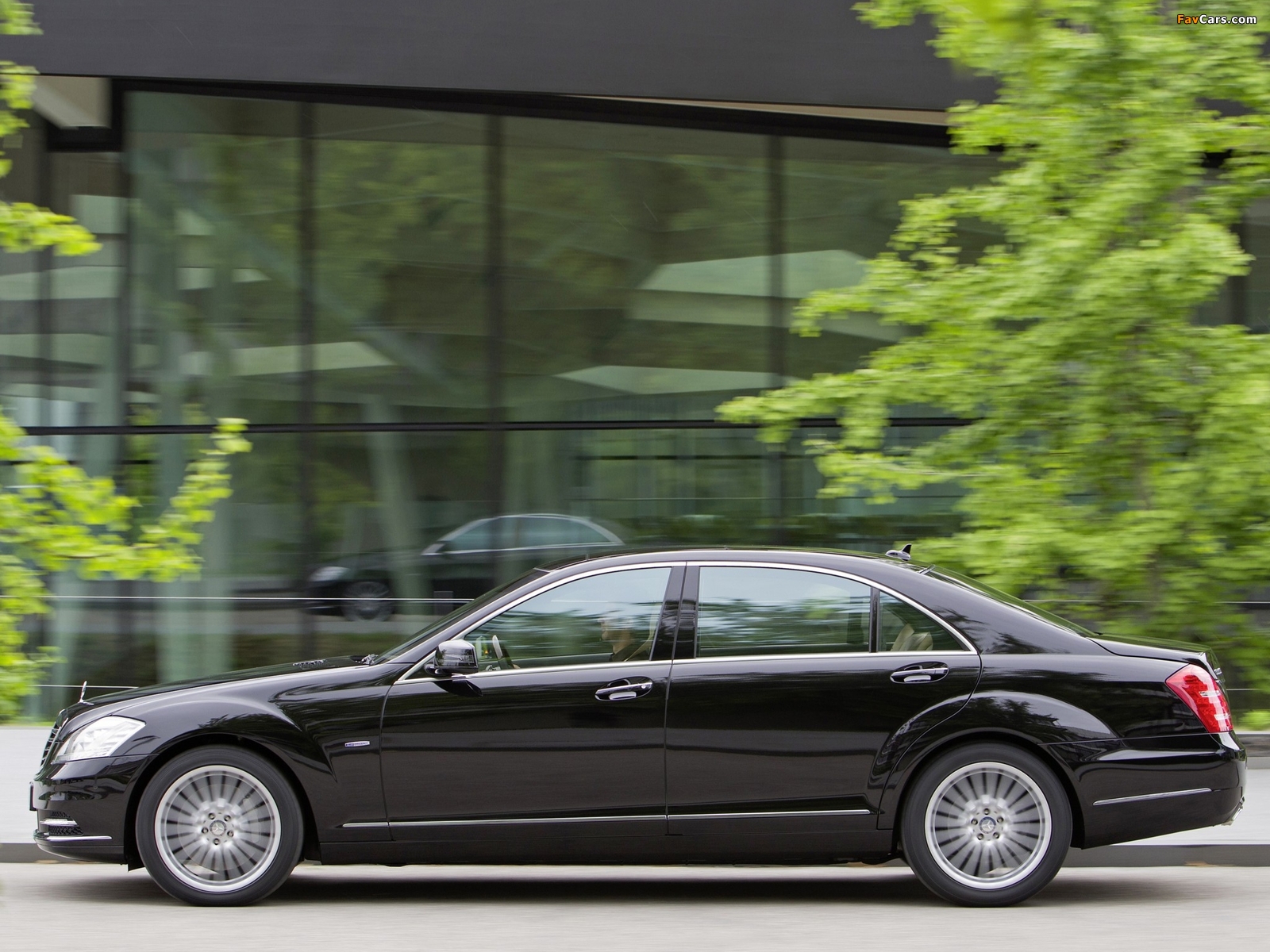 Pictures of Mercedes-Benz S 500 BlueEfficiency (W221) 2010–13 (1600 x 1200)