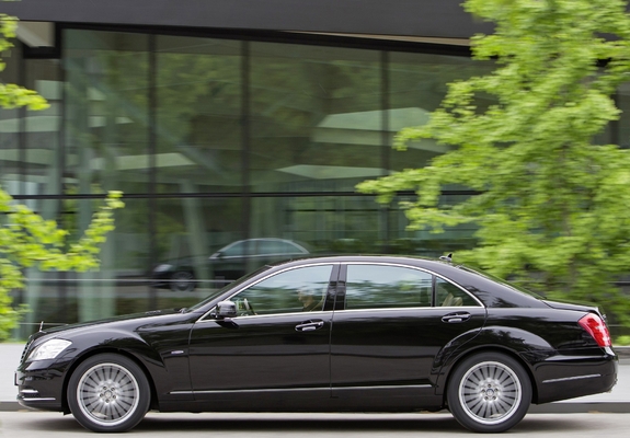 Pictures of Mercedes-Benz S 500 BlueEfficiency (W221) 2010–13