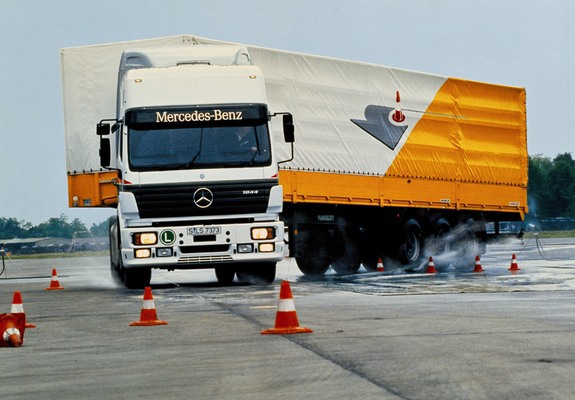 Photos of Mercedes-Benz SK1844 1988–98