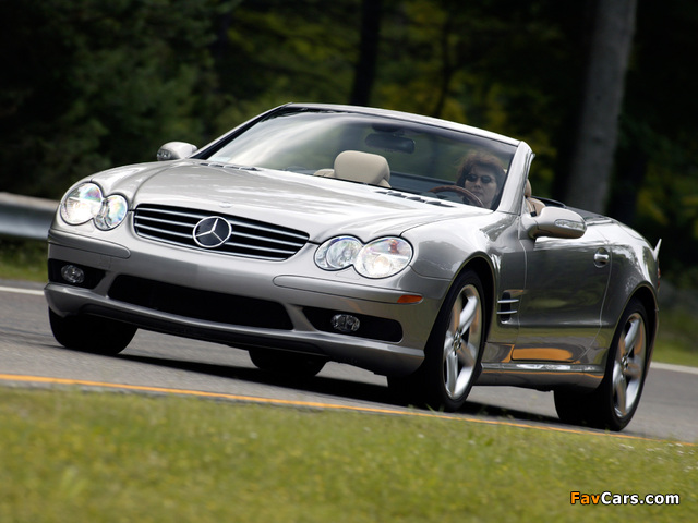 Images of Mercedes-Benz SL 500 US-spec (R230) 2001–05 (640 x 480)