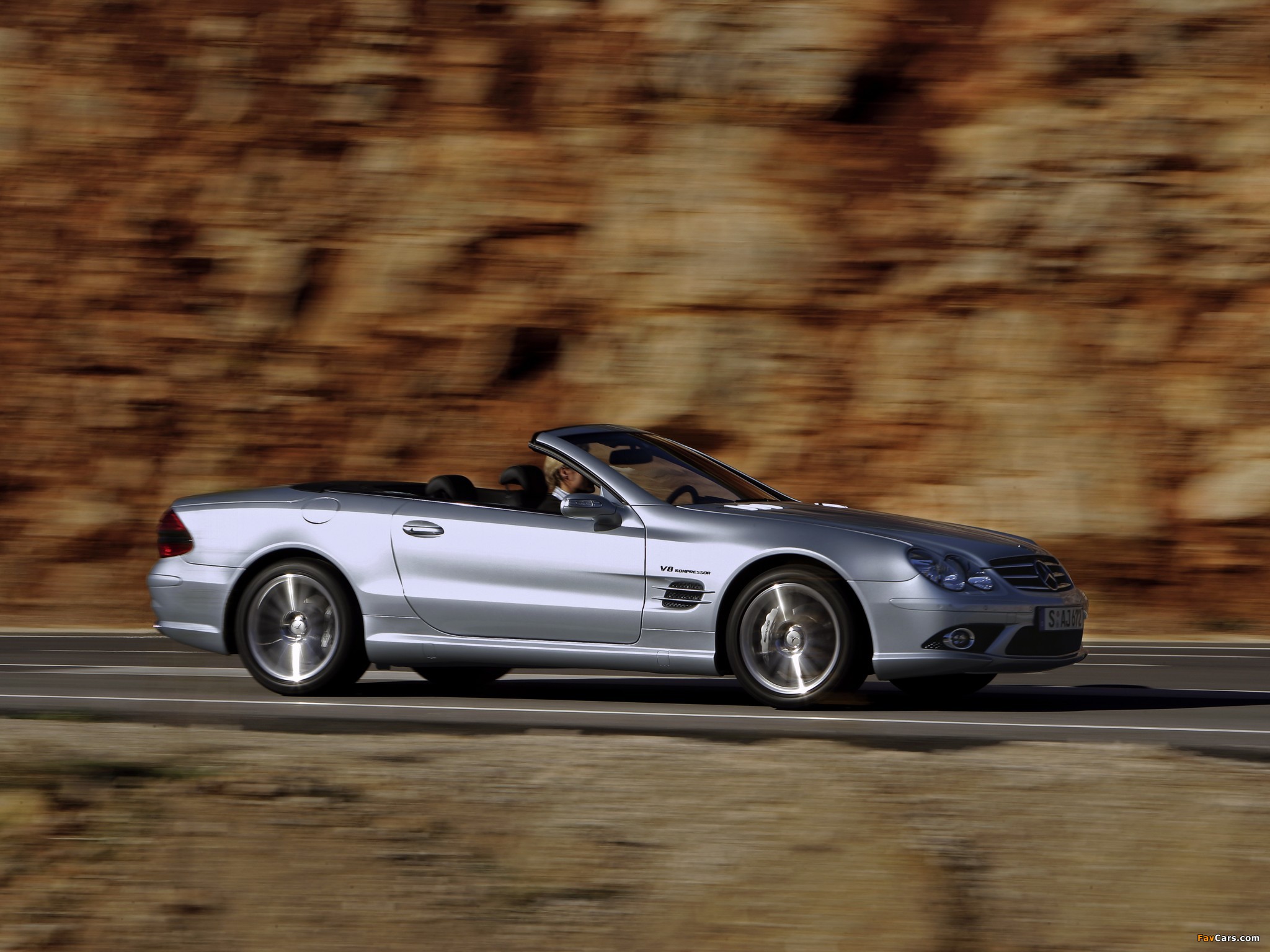 Images of Mercedes-Benz SL 55 AMG (R230) 2001–08 (2048 x 1536)