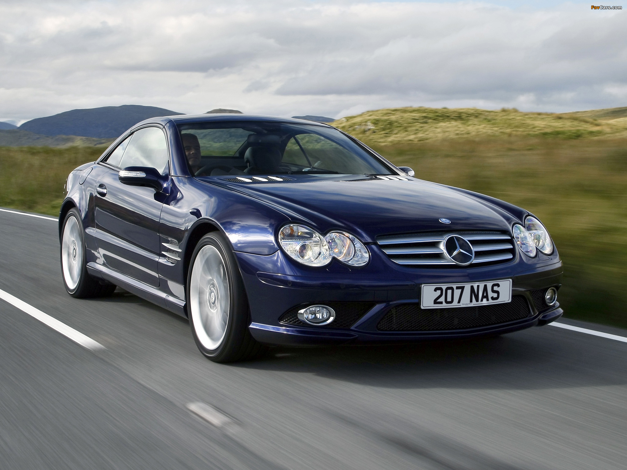 Images of Mercedes-Benz SL 500 Sports Package UK-spec (R230) 2005–08 (2048 x 1536)