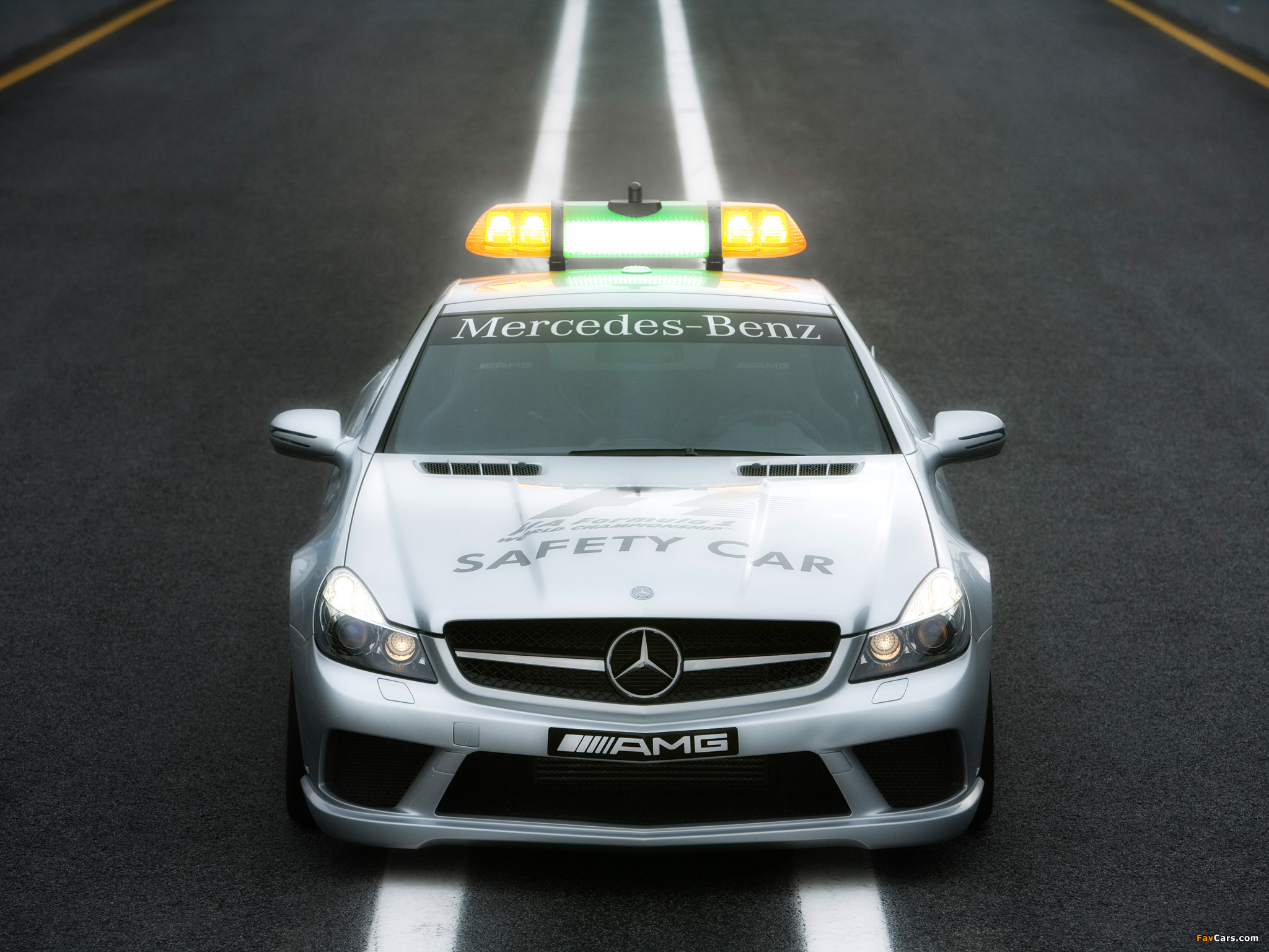 Images of Mercedes-Benz SL 63 AMG F1 Safety Car (R230) 2008–09 (2048 x 1536)