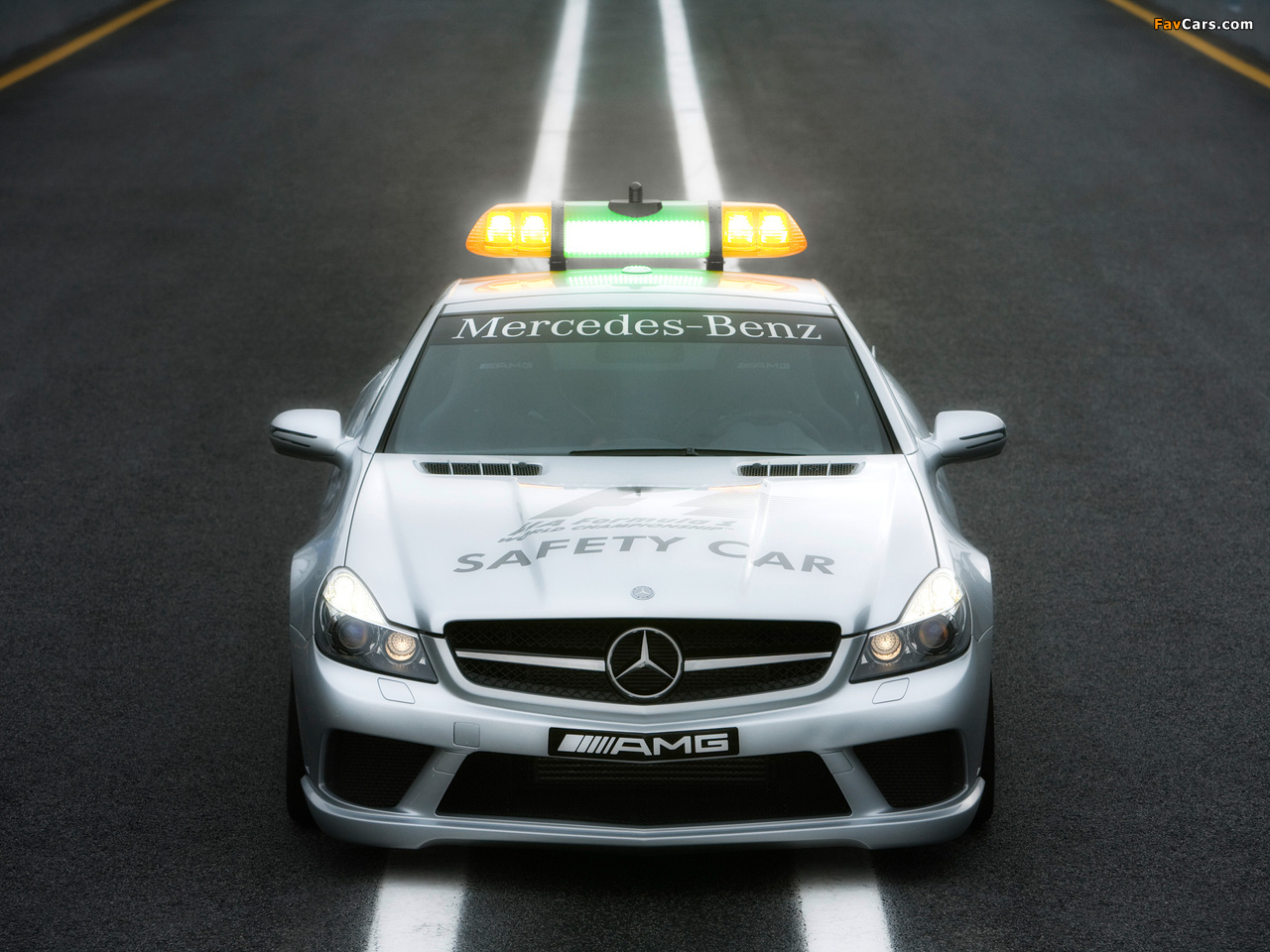 Images of Mercedes-Benz SL 63 AMG F1 Safety Car (R230) 2008–09 (1280 x 960)