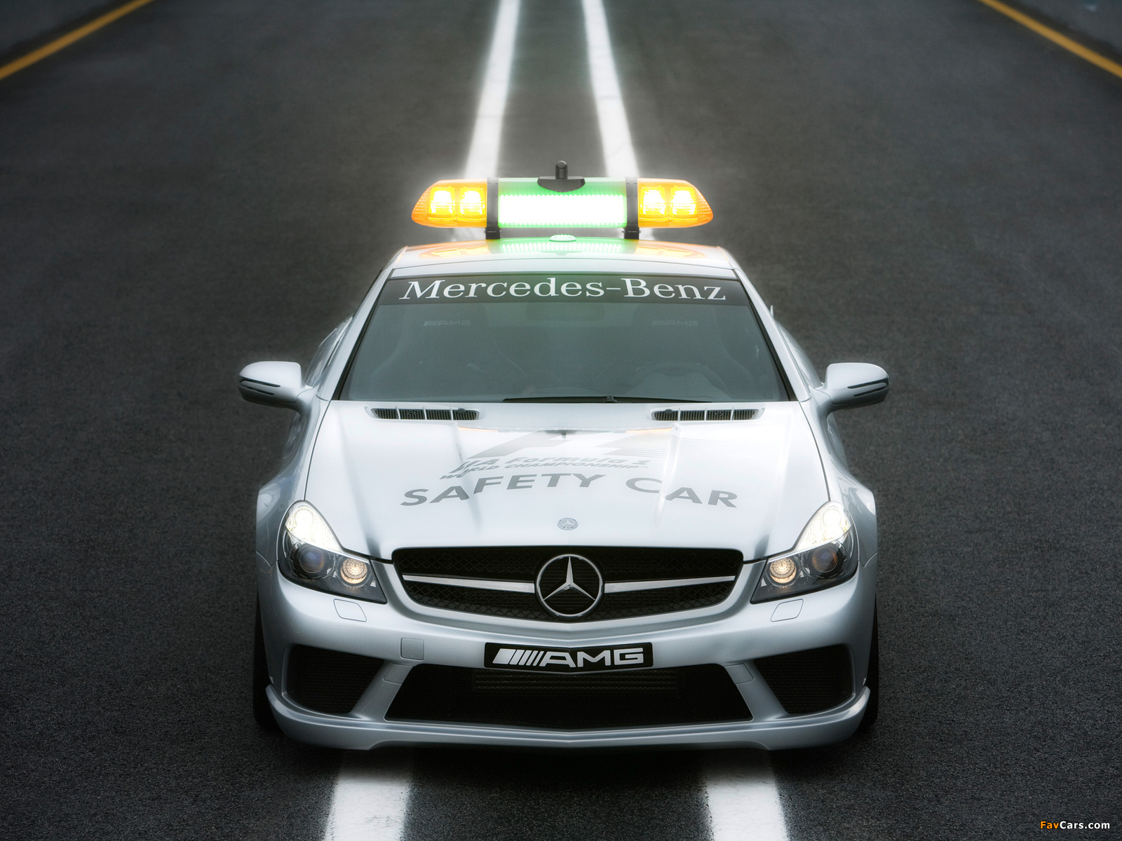 Images of Mercedes-Benz SL 63 AMG F1 Safety Car (R230) 2008–09 (1600 x 1200)