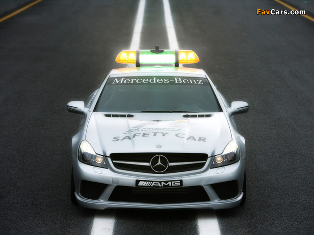 Images of Mercedes-Benz SL 63 AMG F1 Safety Car (R230) 2008–09 (640 x 480)