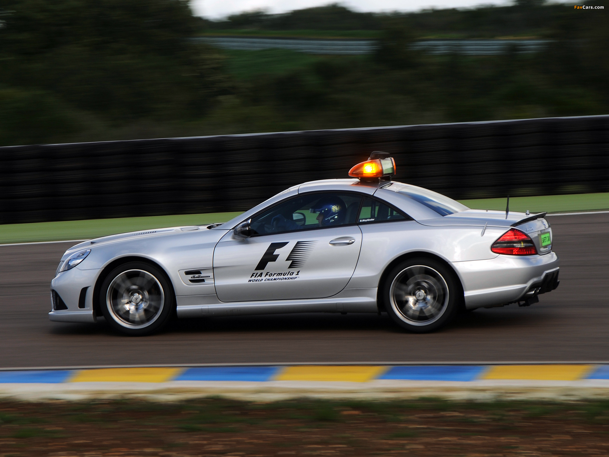 Mercedes-Benz SL 63 AMG F1 Safety Car (R230) 2008–09 pictures (2048 x 1536)