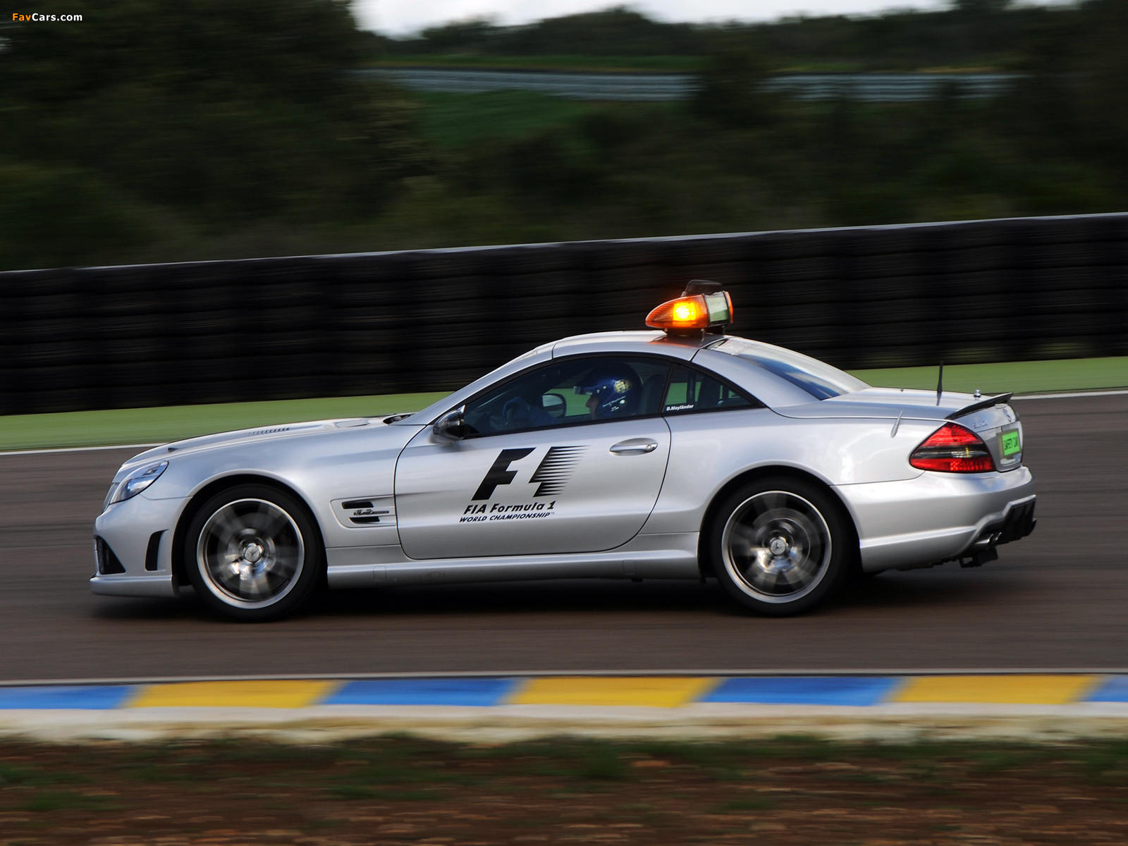 Mercedes-Benz SL 63 AMG F1 Safety Car (R230) 2008–09 pictures (1600 x 1200)