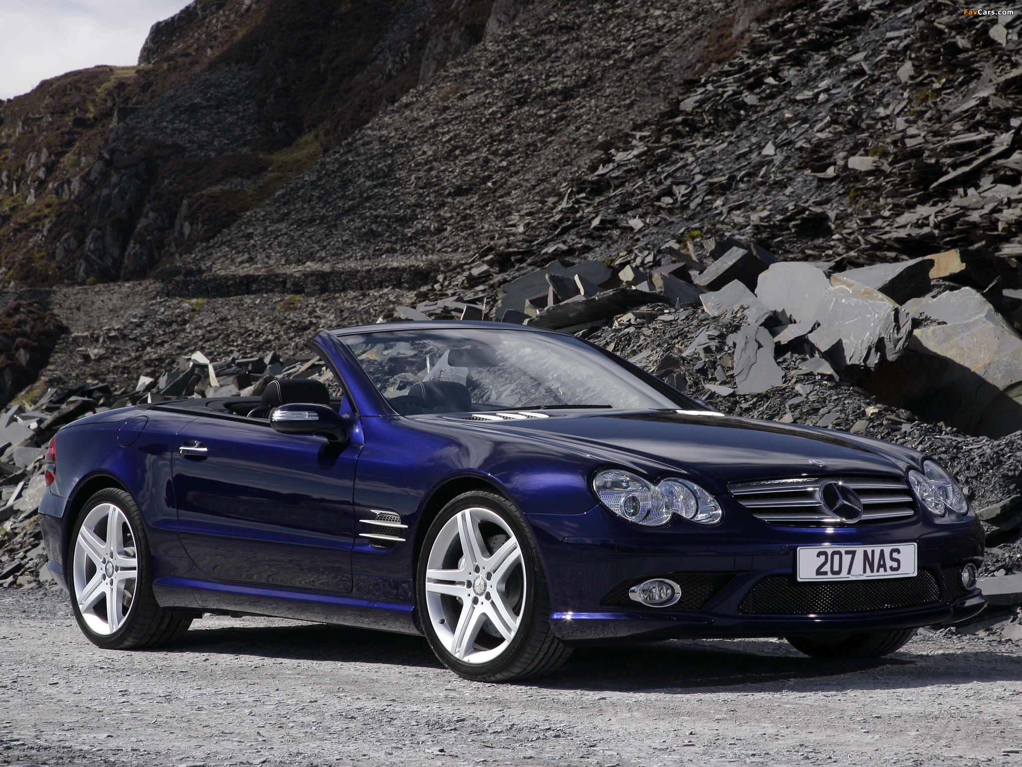 Pictures of Mercedes-Benz SL 500 Sports Package UK-spec (R230) 2005–08 (2048 x 1536)