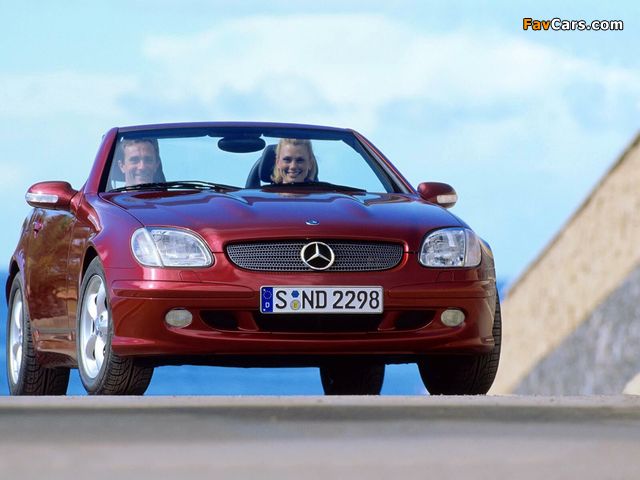 Images of Mercedes-Benz SLK 320 (R170) 2000–04 (640 x 480)
