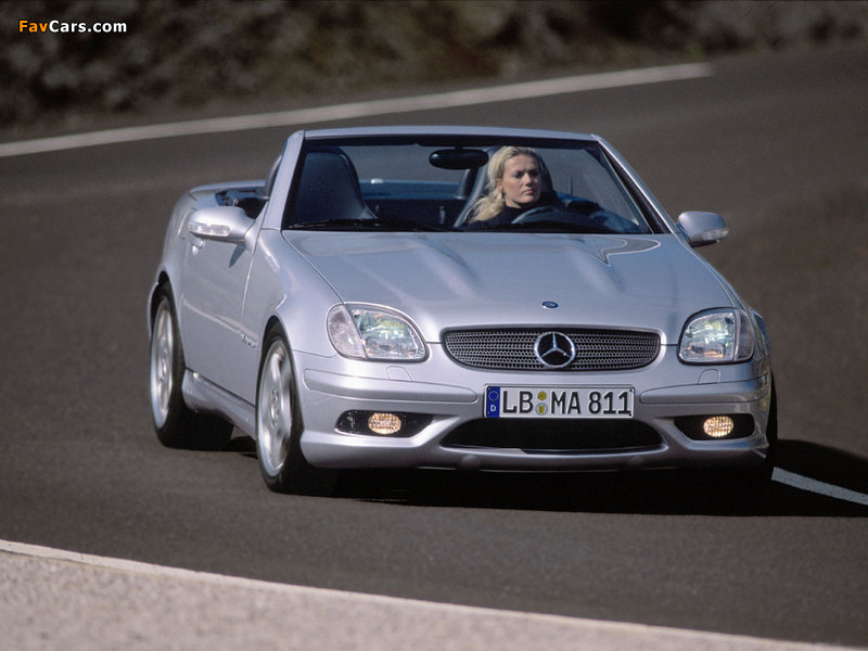Photos of Mercedes-Benz SLK 32 AMG (R170) 2001–04 (800 x 600)