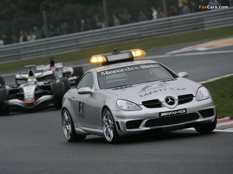 Photos of Mercedes-Benz SLK 55 AMG F1 Safety Car (R171) 2004–05 (800 x 600)