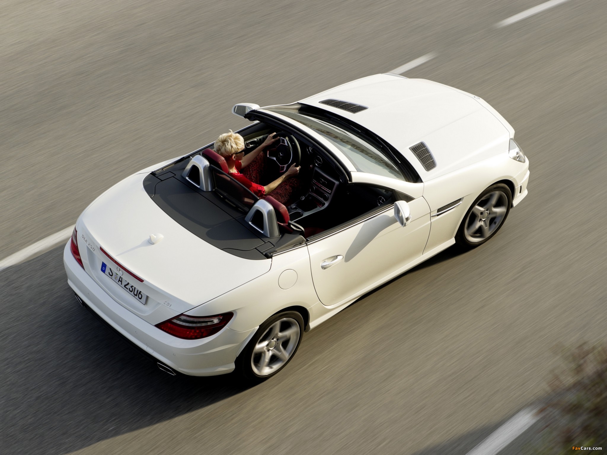 Pictures of Mercedes-Benz SLK 250 CDI AMG Sports Package (R172) 2011 (2048 x 1536)