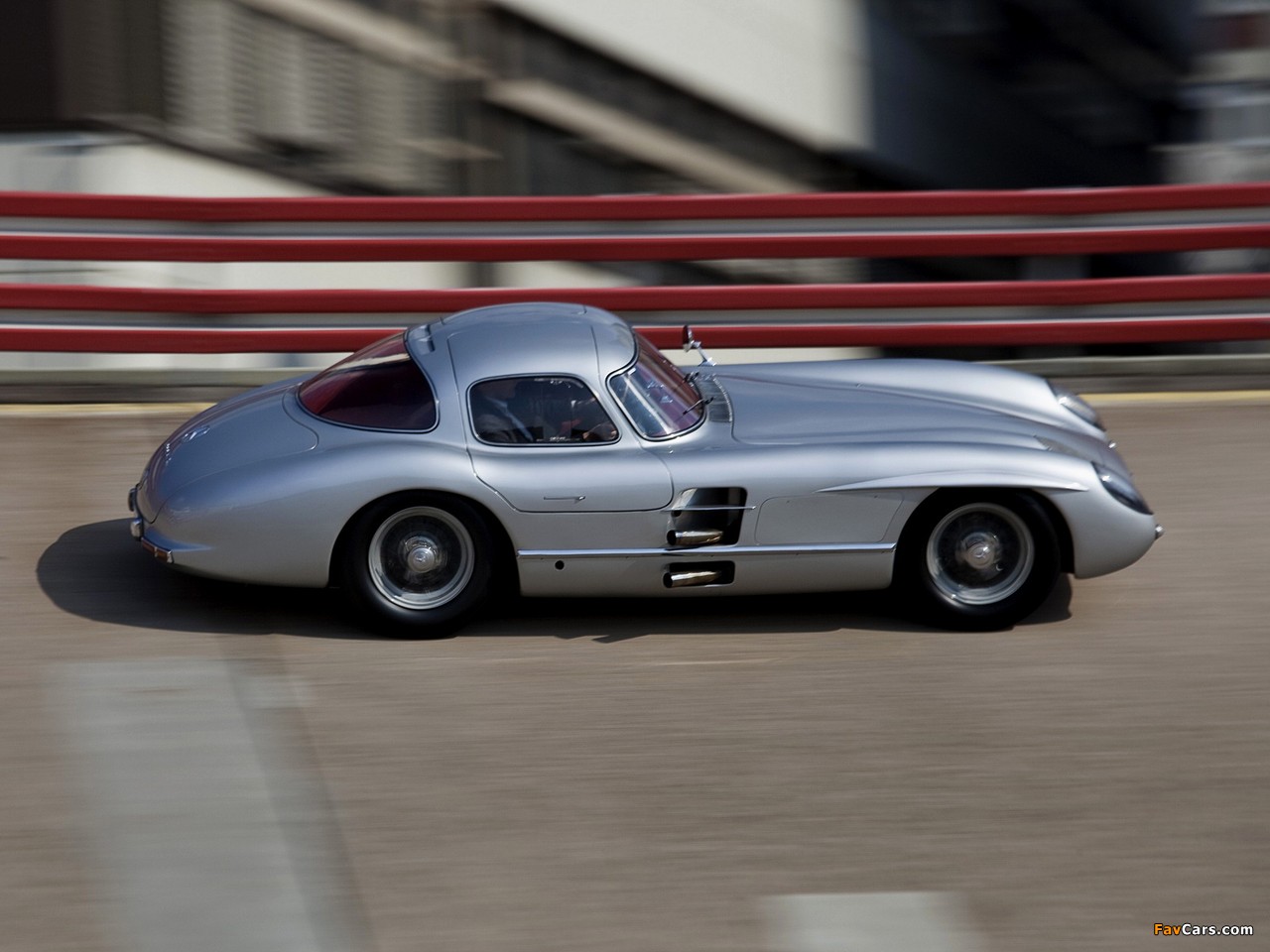 Images of Mercedes-Benz 300SLR Uhlenhaut Coupe (W196S) 1955 (1280 x 960)