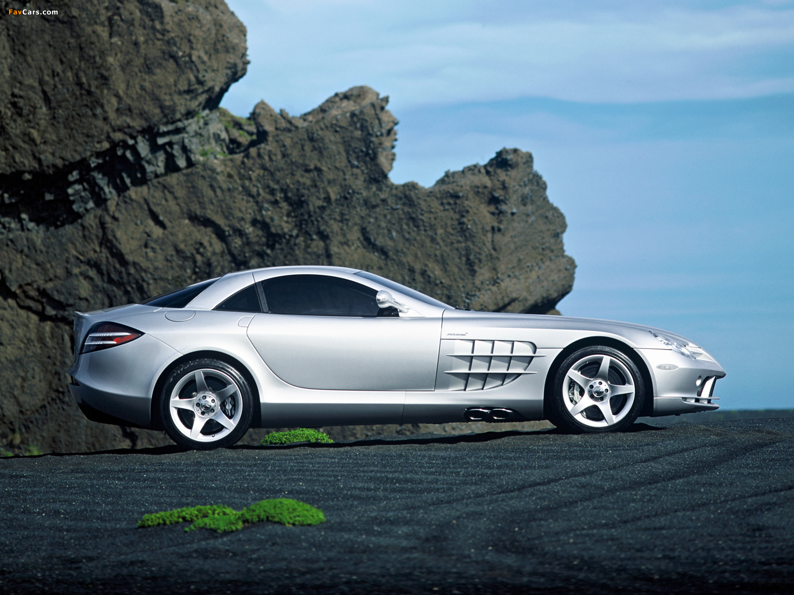 Images of Mercedes-Benz SLR McLaren (C199) 2003–07 (1600 x 1200)