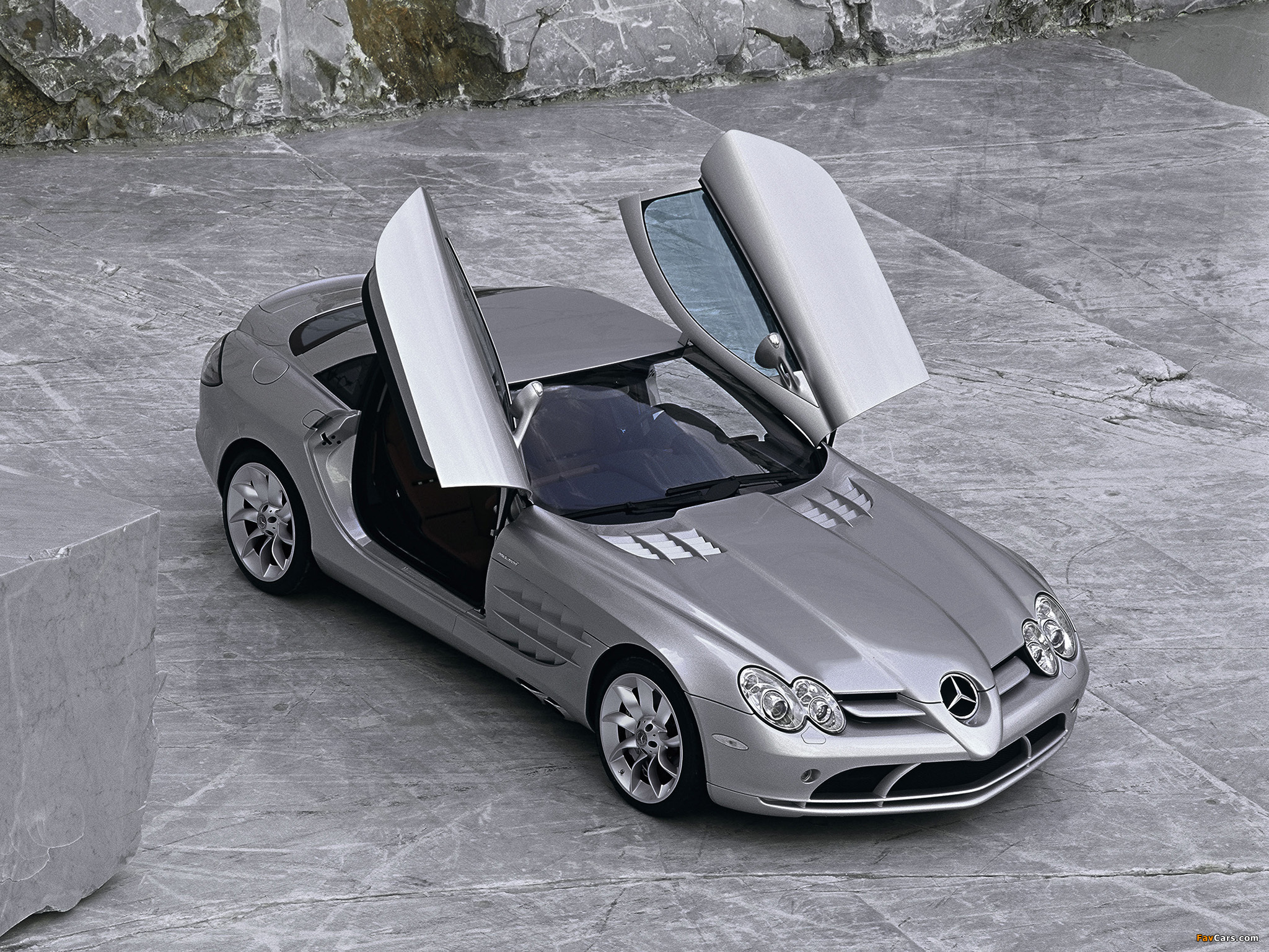 Images of Mercedes-Benz SLR McLaren (C199) 2003–07 (2048 x 1536)