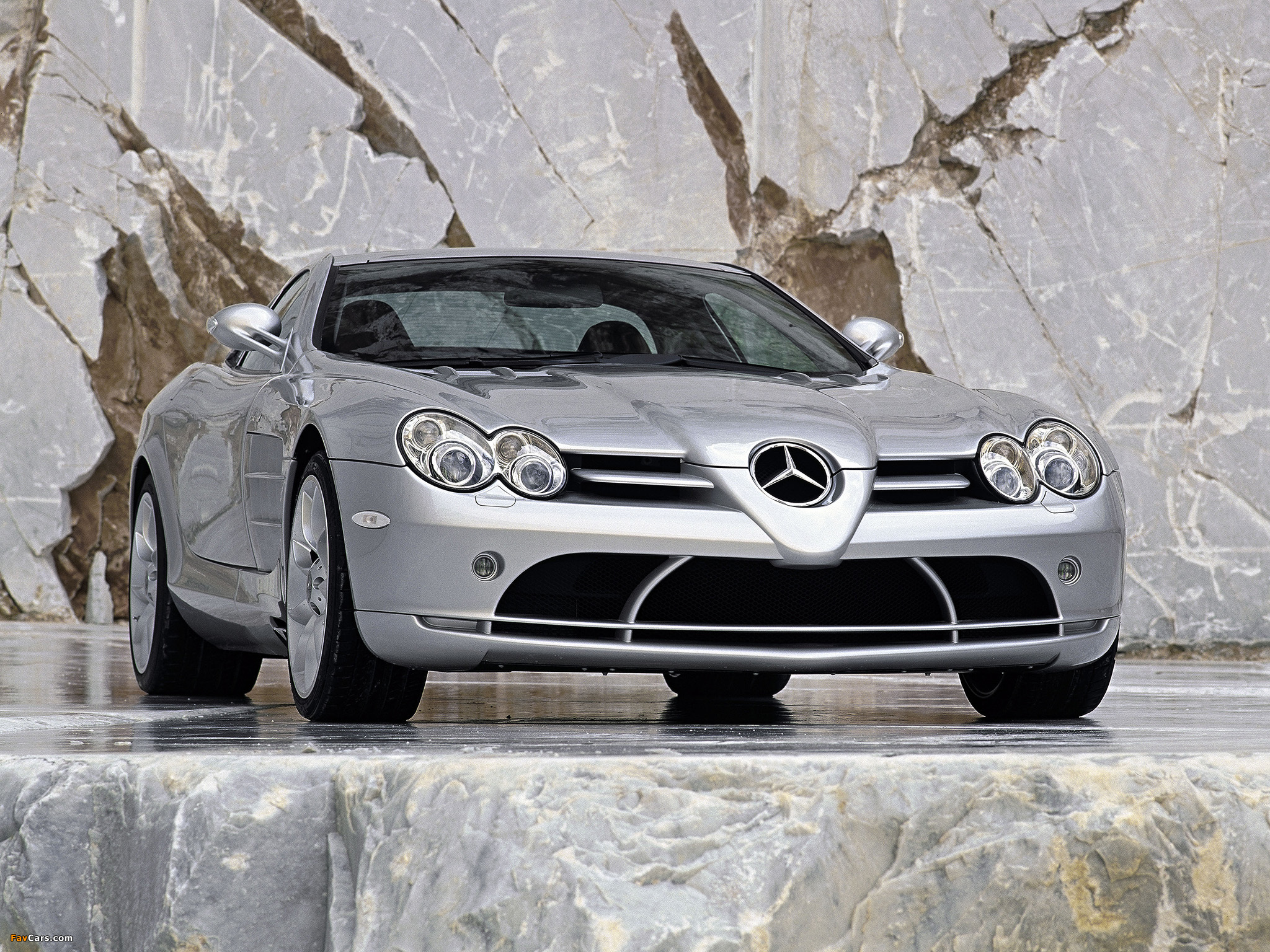 Photos of Mercedes-Benz SLR McLaren (C199) 2003–07 (2048 x 1536)