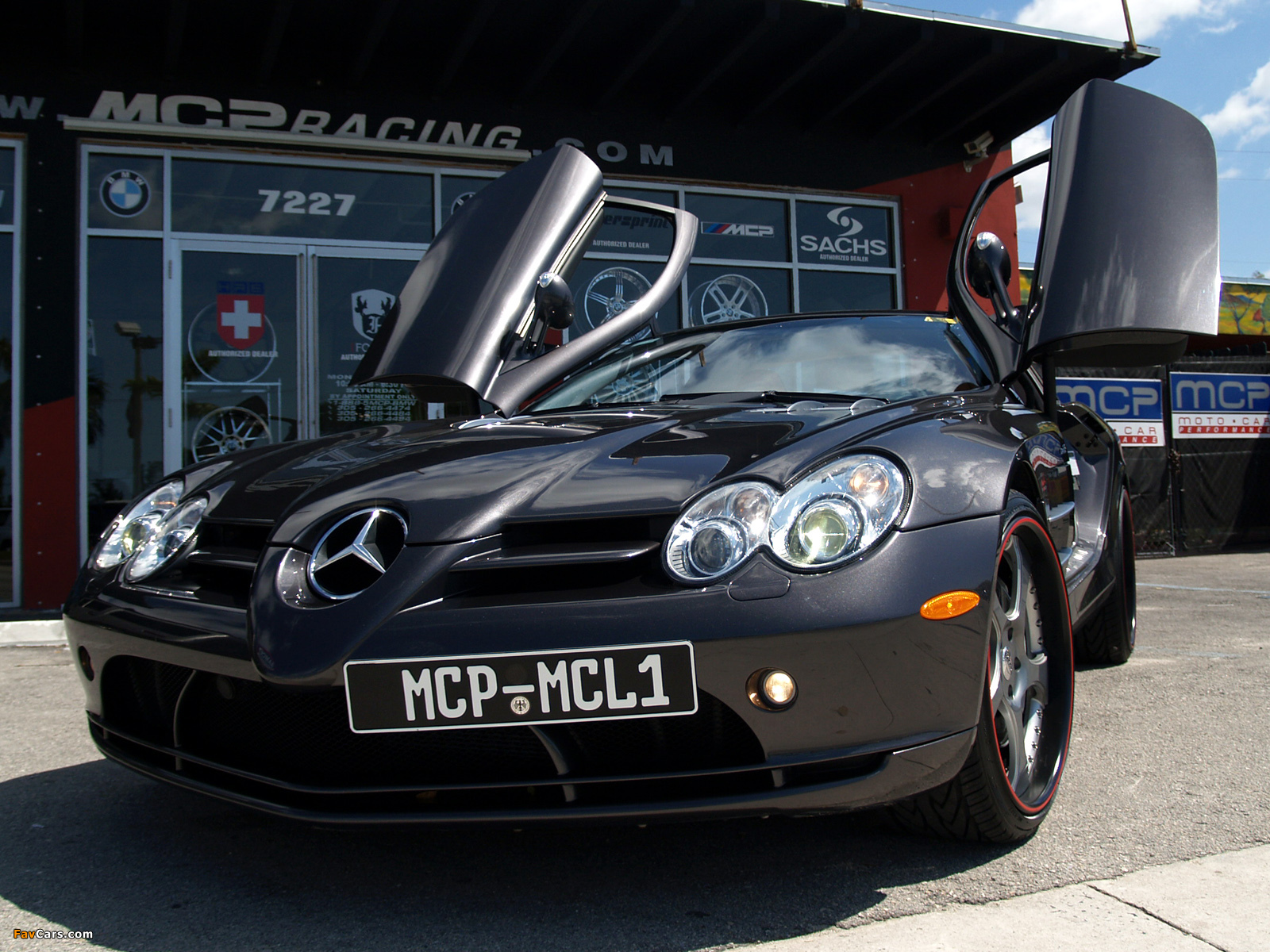 Photos of MCP Racing Mercedes-Benz SLR McLaren (C199) 2008 (1600 x 1200)