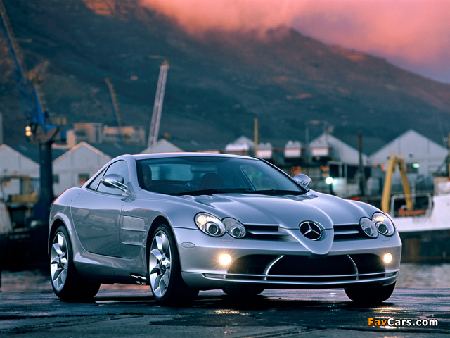 Pictures of Mercedes-Benz SLR McLaren (C199) 2003–07 (640 x 480)