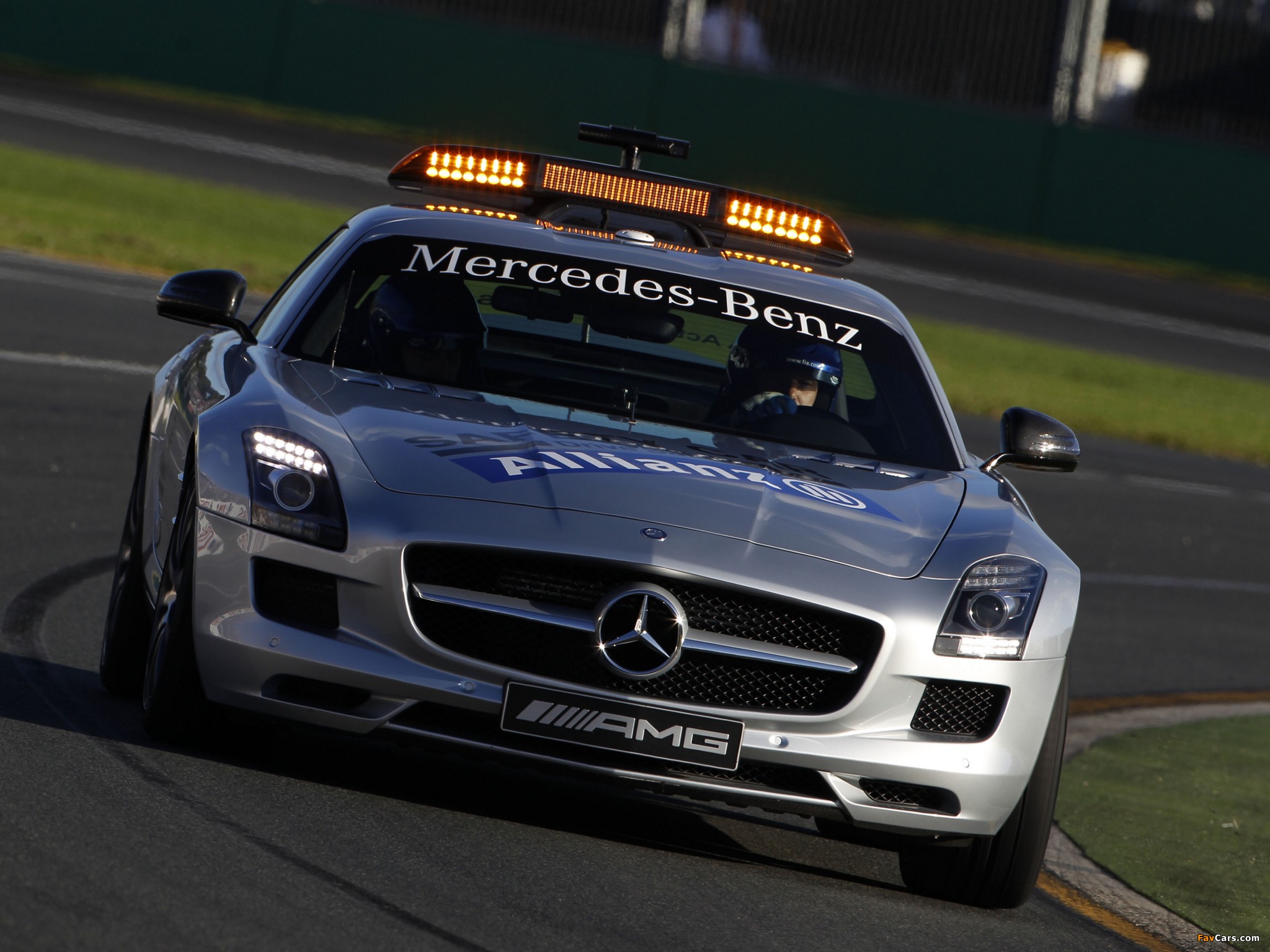 Images of Mercedes-Benz SLS 63 AMG F1 Safety Car (C197) 2010–12 (2048 x 1536)