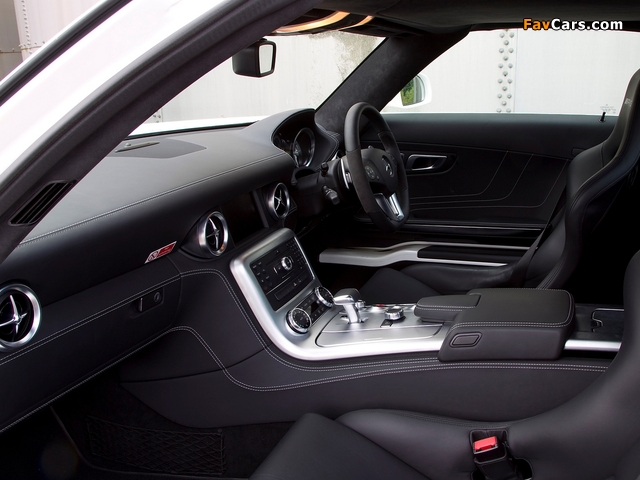 Images of Mercedes-Benz SLS 63 AMG UK-spec (C197) 2010 (640 x 480)