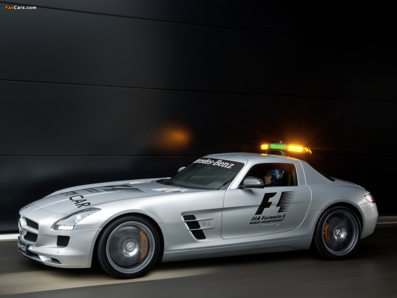 Images of Mercedes-Benz SLS 63 AMG F1 Safety Car (C197) 2010–12 (1280 x 960)