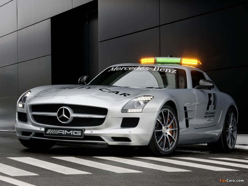 Images of Mercedes-Benz SLS 63 AMG F1 Safety Car (C197) 2010–12 (1024 x 768)