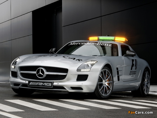 Images of Mercedes-Benz SLS 63 AMG F1 Safety Car (C197) 2010–12 (640 x 480)