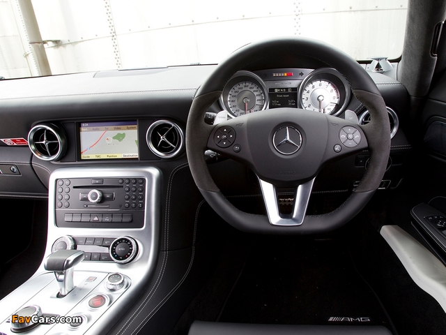 Images of Mercedes-Benz SLS 63 AMG UK-spec (C197) 2010 (640 x 480)