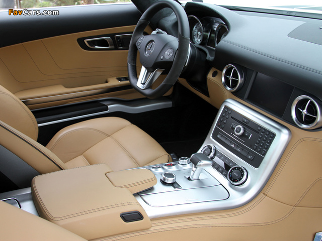 Images of Mercedes-Benz SLS 63 AMG US-spec (C197) 2010 (640 x 480)