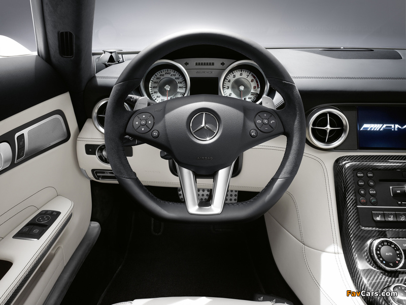 Images of Mercedes-Benz SLS 63 AMG Roadster (R197) 2011 (800 x 600)