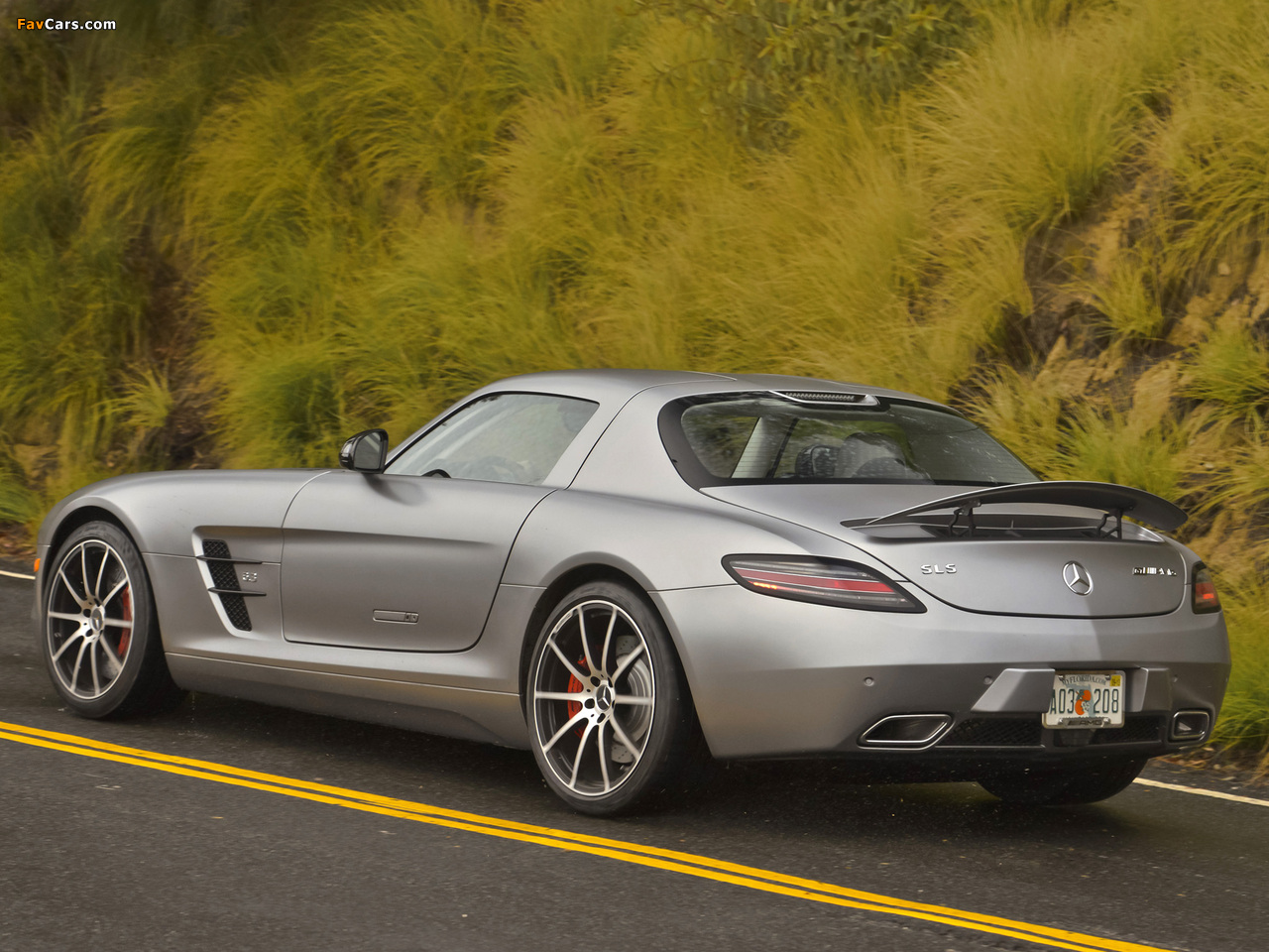 Images of Mercedes-Benz SLS 63 AMG GT US-spec (C197) 2012 (1280 x 960)