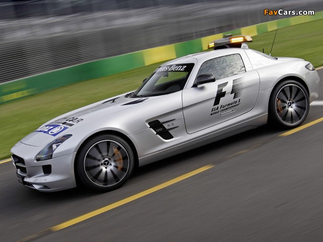 Images of Mercedes-Benz SLS 63 AMG GT F1 Safety Car (C197) 2013 (640 x 480)