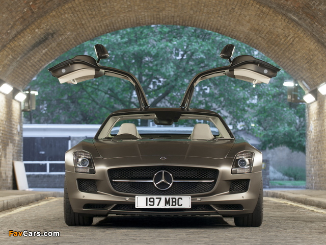 Mercedes-Benz SLS 63 AMG GT UK-spec (C197) 2012 photos (640 x 480)