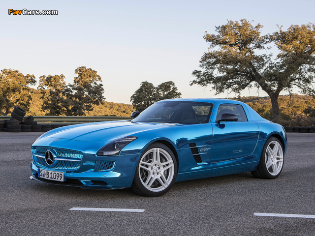 Mercedes-Benz SLS AMG Electric Drive (C197) 2013 images (640 x 480)