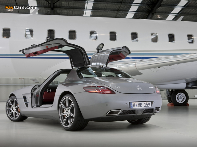 Photos of Mercedes-Benz SLS 63 AMG AU-spec (C197) 2010 (640 x 480)