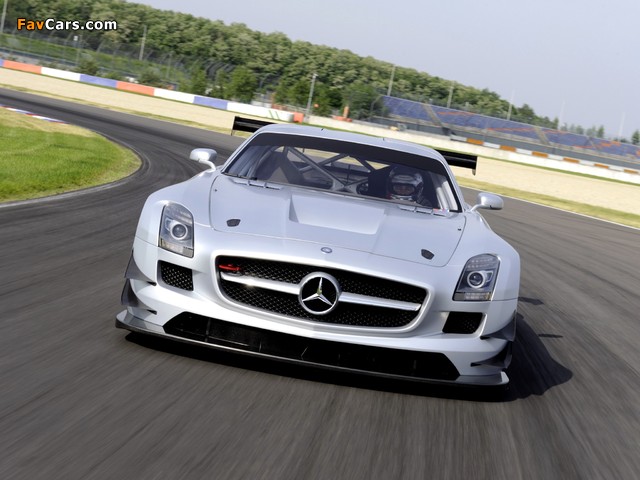 Photos of Mercedes-Benz SLS 63 AMG GT3 (C197) 2010 (640 x 480)