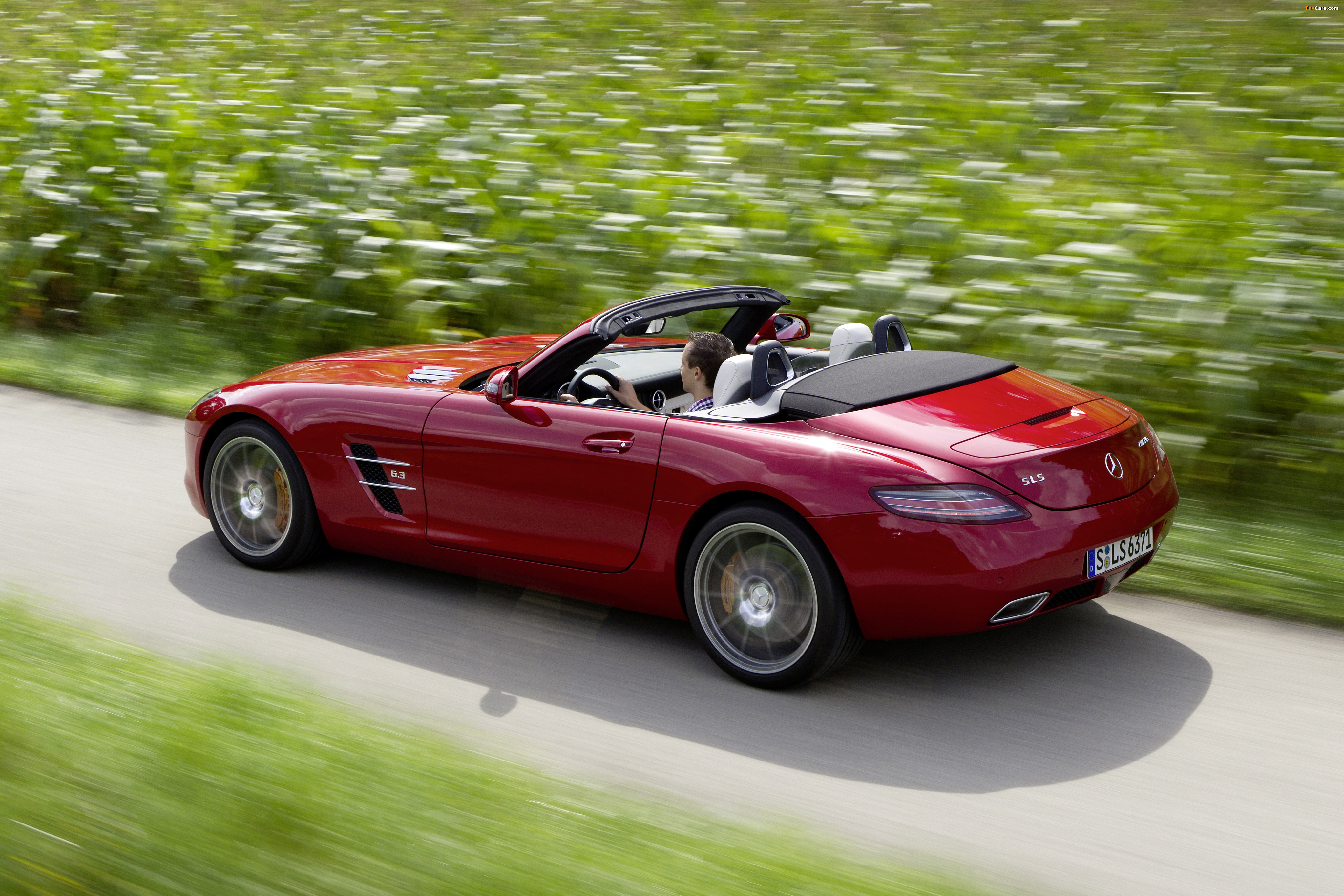 Photos of Mercedes-Benz SLS 63 AMG Roadster (R197) 2011–13 (4096 x 2731)