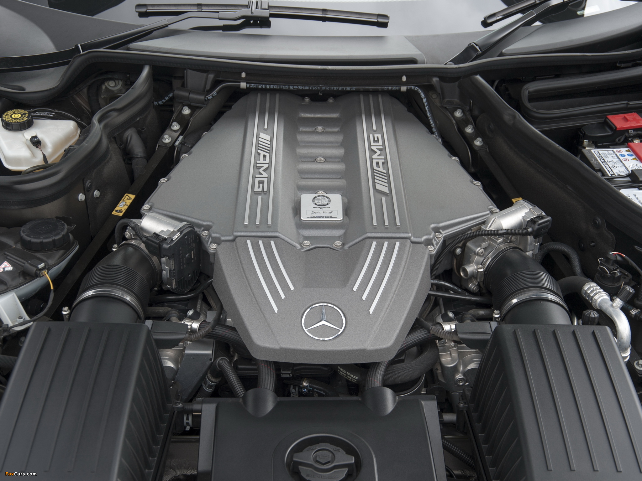 Photos of Mercedes-Benz SLS 63 AMG GT UK-spec (C197) 2012 (2048 x 1536)