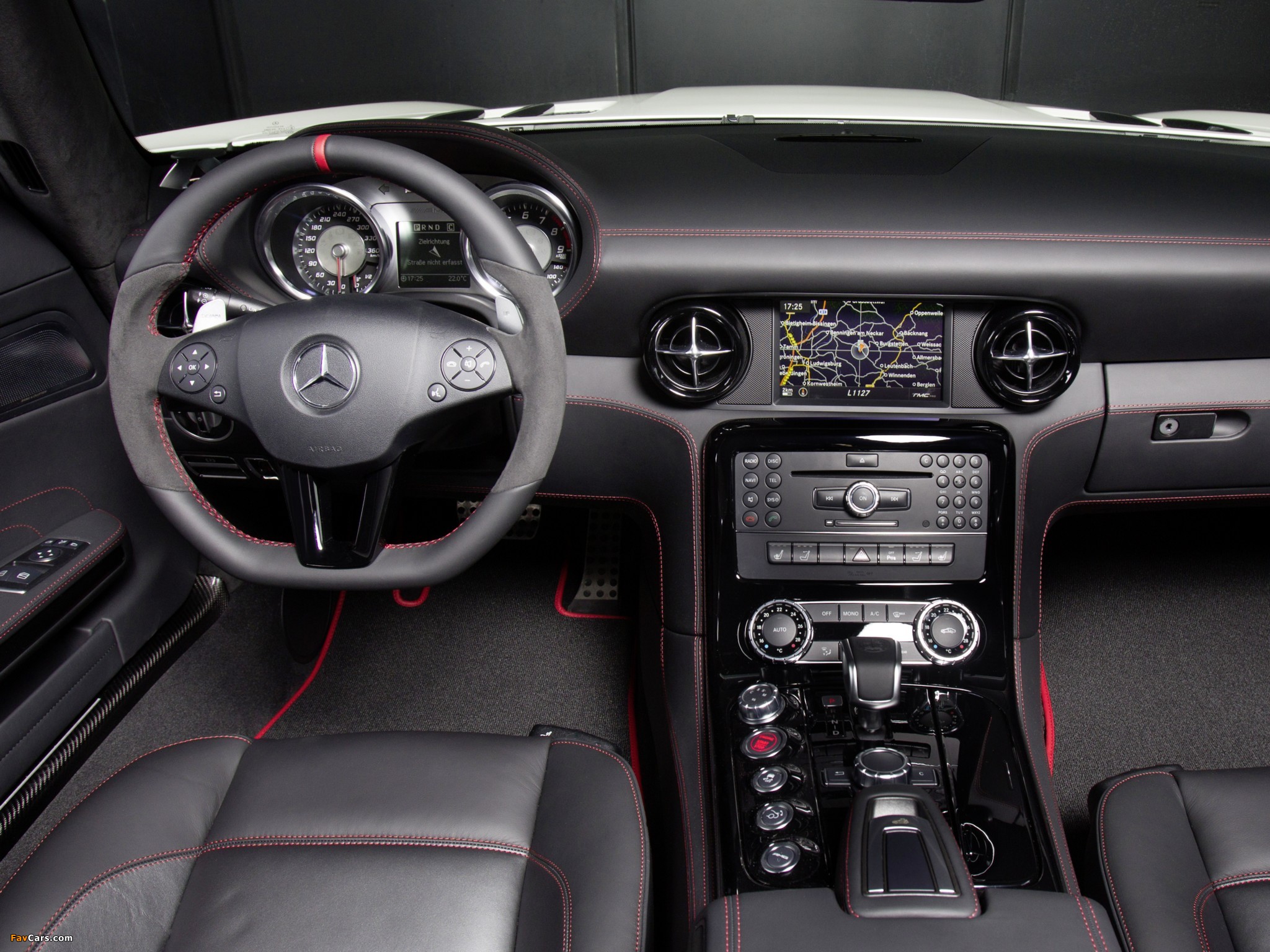 Photos of Mercedes-Benz SLS 63 AMG GT Roadster (R197) 2012 (2048 x 1536)