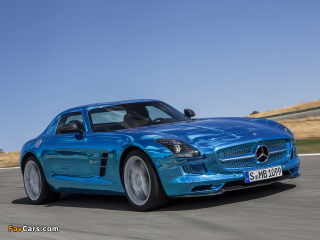 Photos of Mercedes-Benz SLS AMG Electric Drive (C197) 2013 (640 x 480)