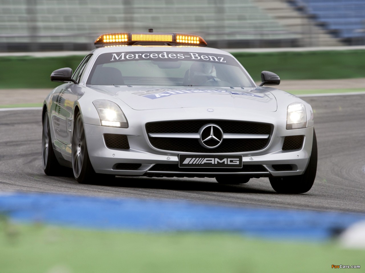 Pictures of Mercedes-Benz SLS 63 AMG F1 Safety Car (C197) 2010–12 (1280 x 960)