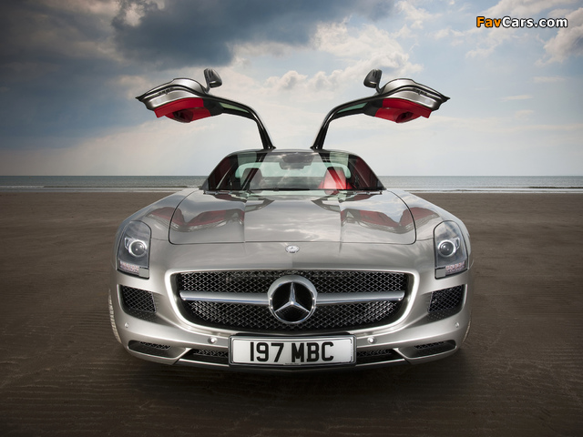 Pictures of Mercedes-Benz SLS 63 AMG UK-spec (C197) 2010 (640 x 480)