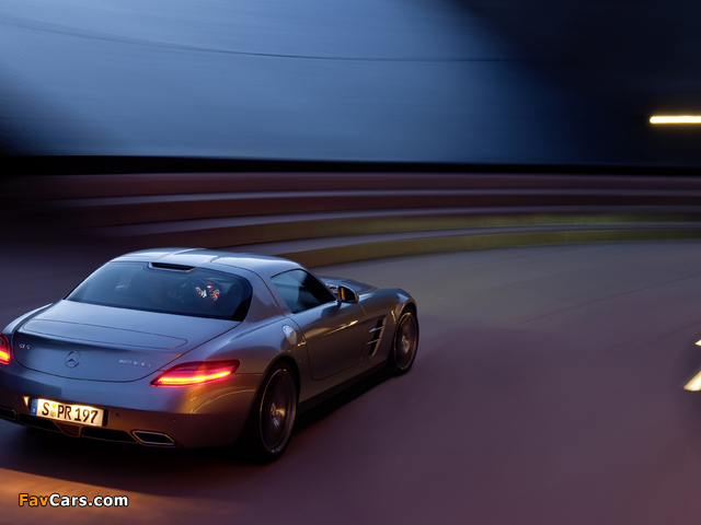 Pictures of Mercedes-Benz SLS 63 AMG (C197) 2010–14 (640 x 480)