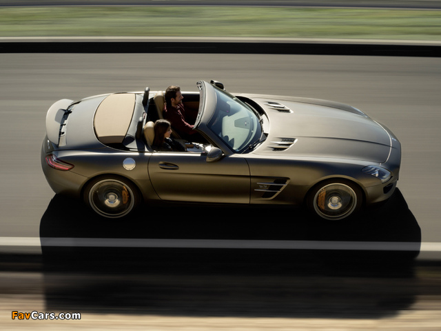 Pictures of Mercedes-Benz SLS 63 AMG Roadster (R197) 2011 (640 x 480)
