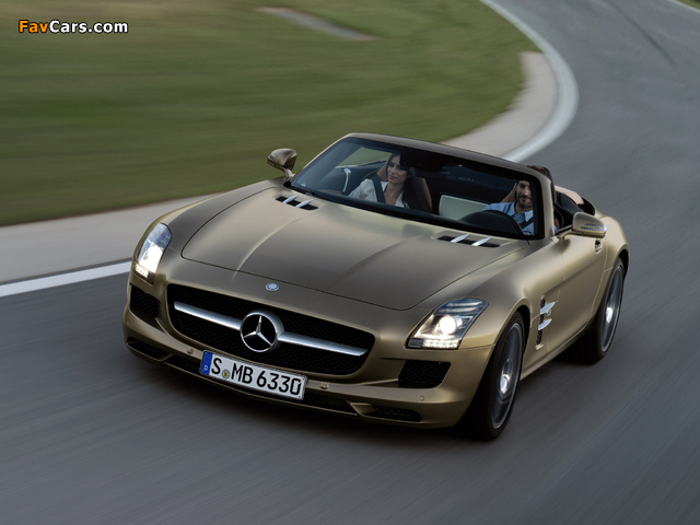 Pictures of Mercedes-Benz SLS 63 AMG Roadster (R197) 2011 (640 x 480)