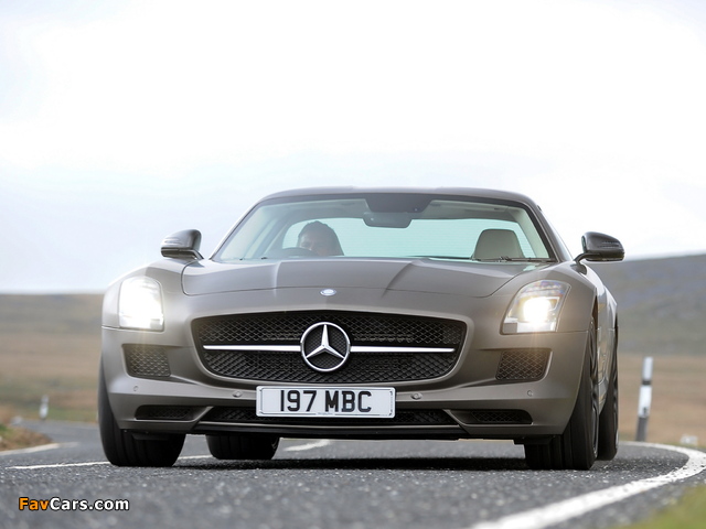 Pictures of Mercedes-Benz SLS 63 AMG GT UK-spec (C197) 2012 (640 x 480)