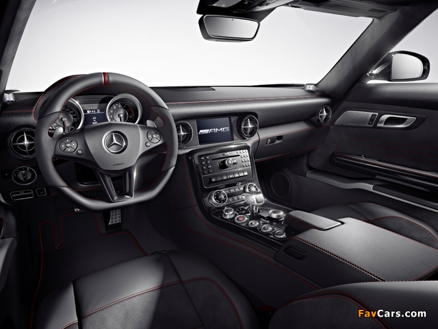 Pictures of Mercedes-Benz SLS 63 AMG GT (C197) 2012 (640 x 480)