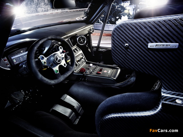 Pictures of Mercedes-Benz SLS 63 AMG GT3 45th Anniversary (C197) 2012 (640 x 480)