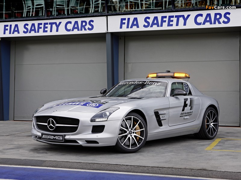 Pictures of Mercedes-Benz SLS 63 AMG GT F1 Safety Car (C197) 2013 (800 x 600)